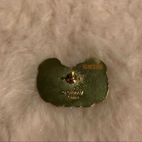 Mickey hands pin - Picture 2 of 2